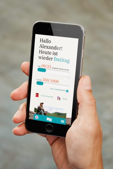 freii-App-in-Hand-03-scaled